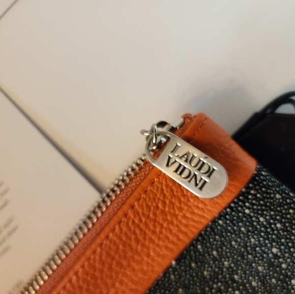 Laudi Vidni Wristlet - Picture 4 of 13